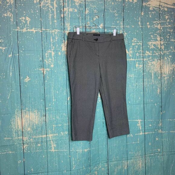 Hilary Radley black geometric print cropped Pants Size 12 - Picture 9 of 10